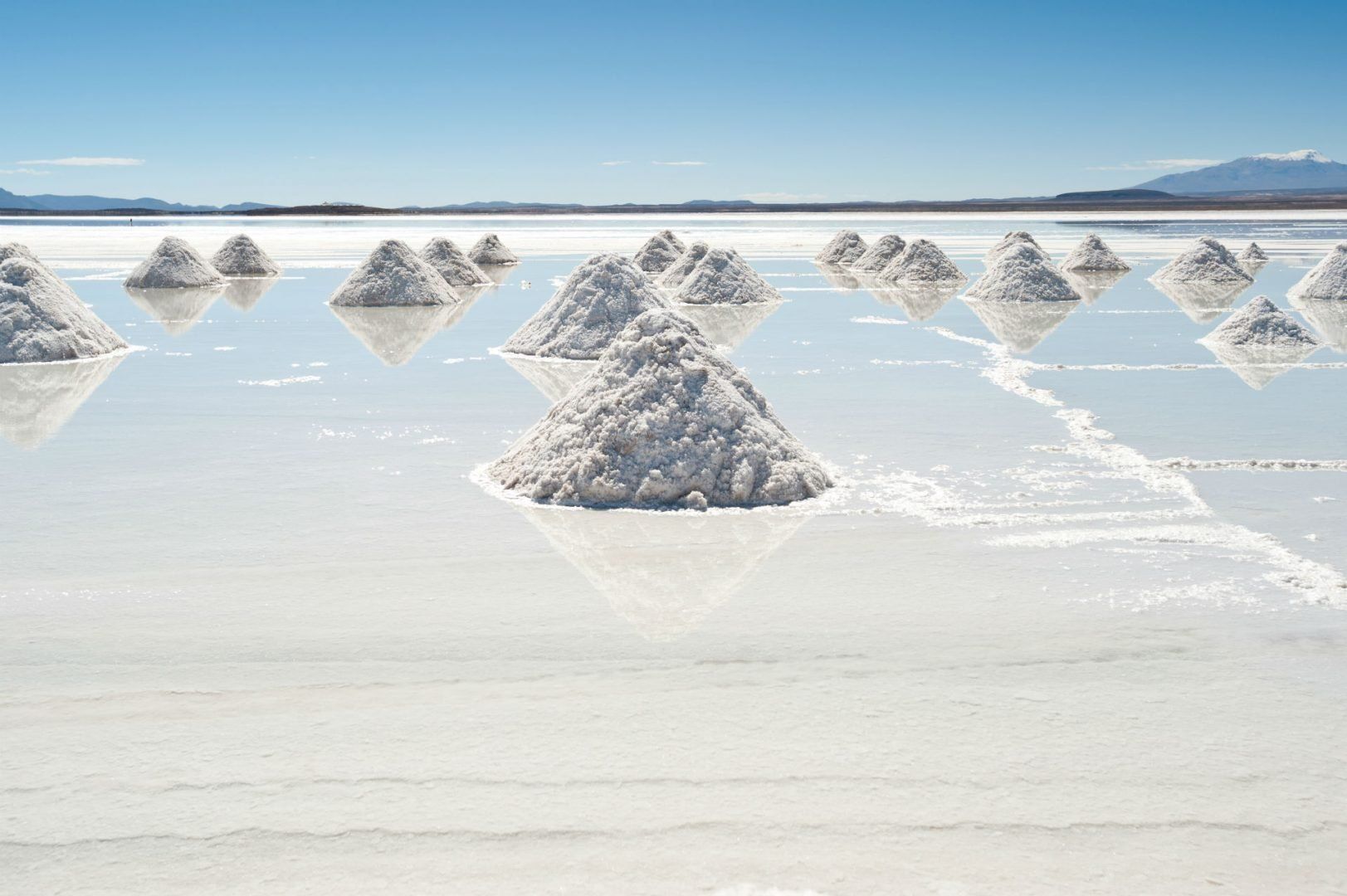 salar-de-uyuni-bolivia-shutterstock_110989613
