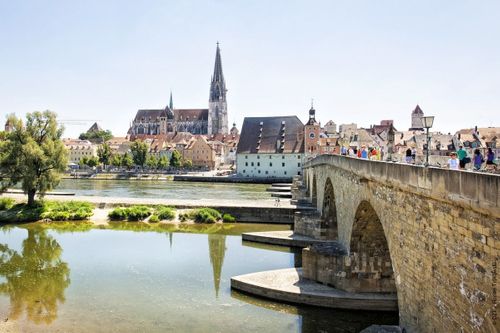 Regensburg: Stone Bridge and cathedral