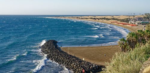 The beach of Playa del Ingles on Gran Canaria, Spain © Shutterstock